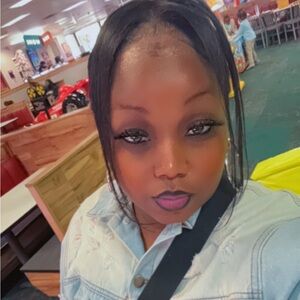 Meet your Posher, Latisha